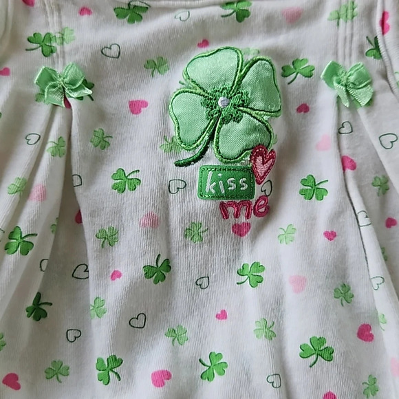 Carter's Just One Year Clover Kiss Me Romper Baby Girls 3M - Picture 2 of 9